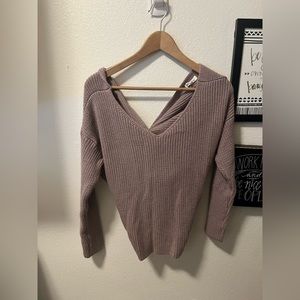 Medium twist back sweater